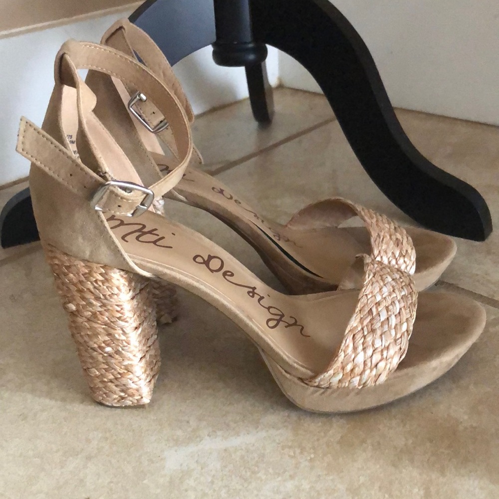 Sz 10 Nude Chunky Platform Heels
